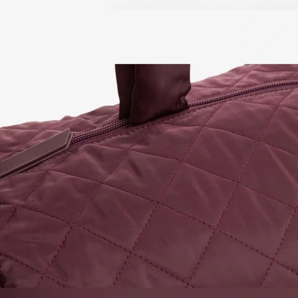 NEW DSW Puffy Weekender Travel Bag - Picture 7 of 10